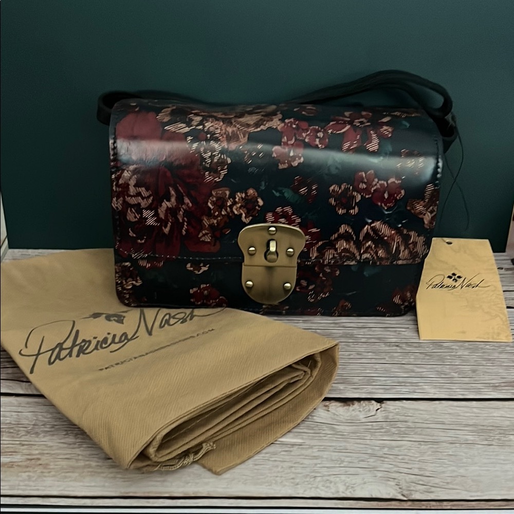 NWT💥 Patricia Nash Laval Flap Floral Convertible Bag 💼